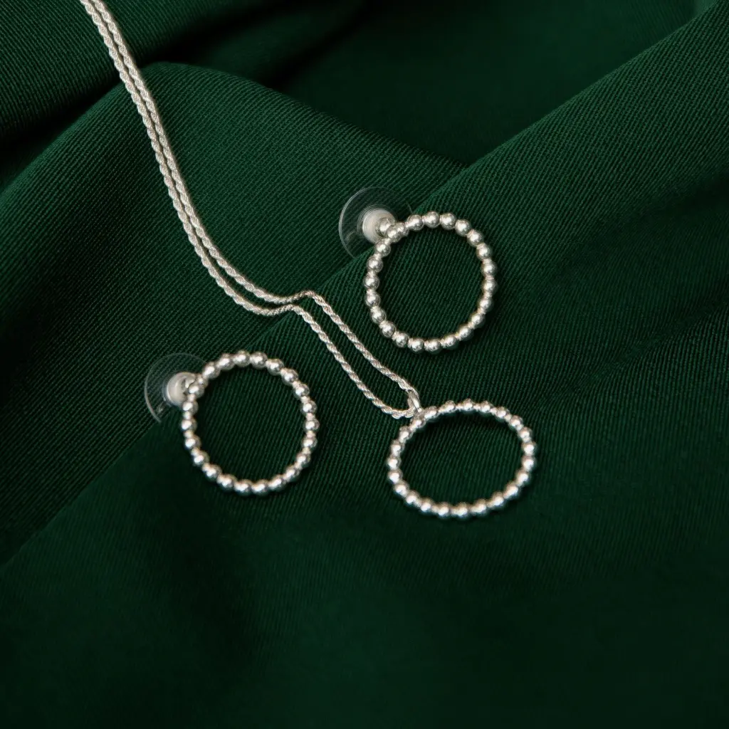 minimal-jewelry-set-in-silver.webp