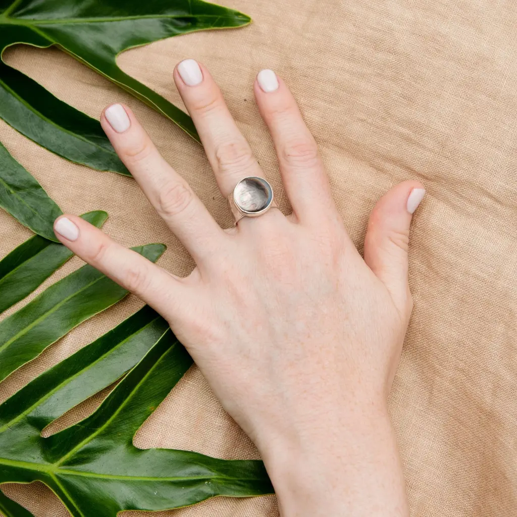 anillo-plata-925-textura.webp