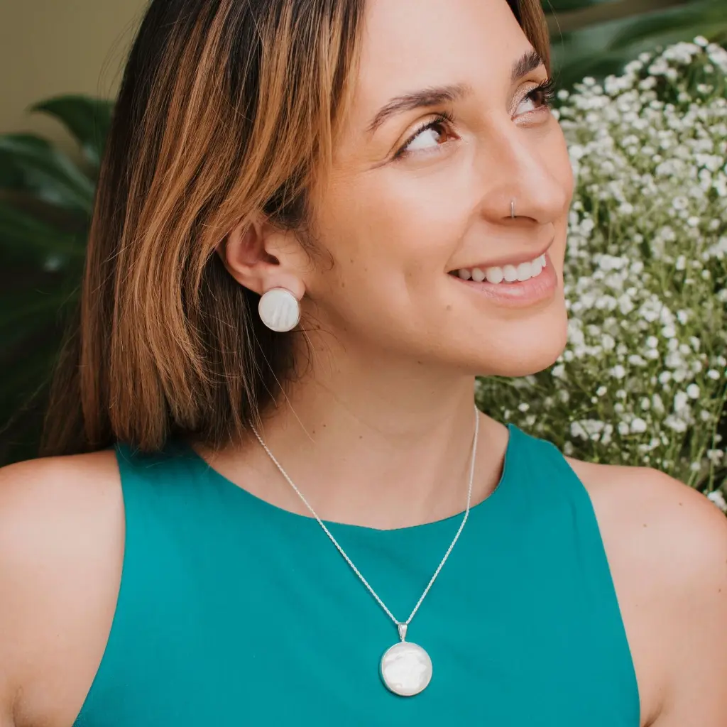 aretes-circulares-madre-perla.webp