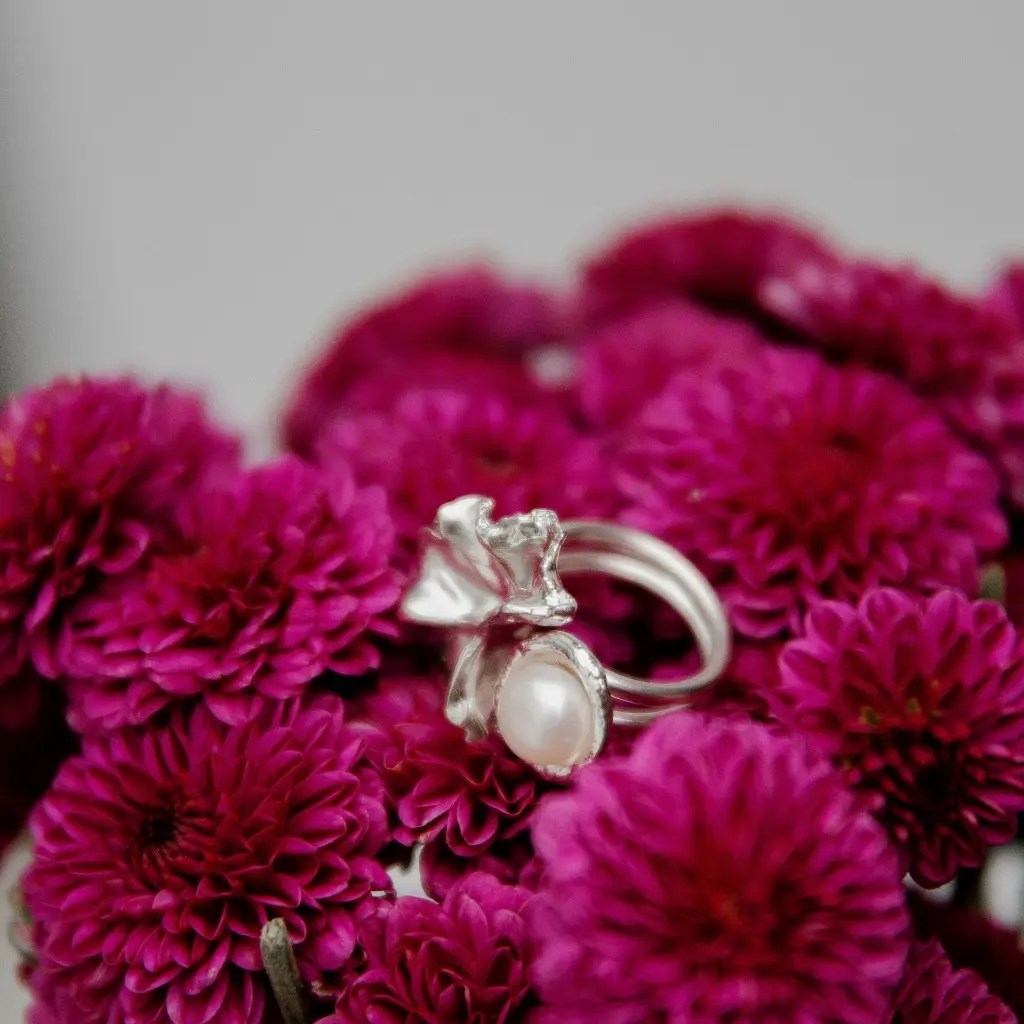 anillo-geranio-con-perla.webp