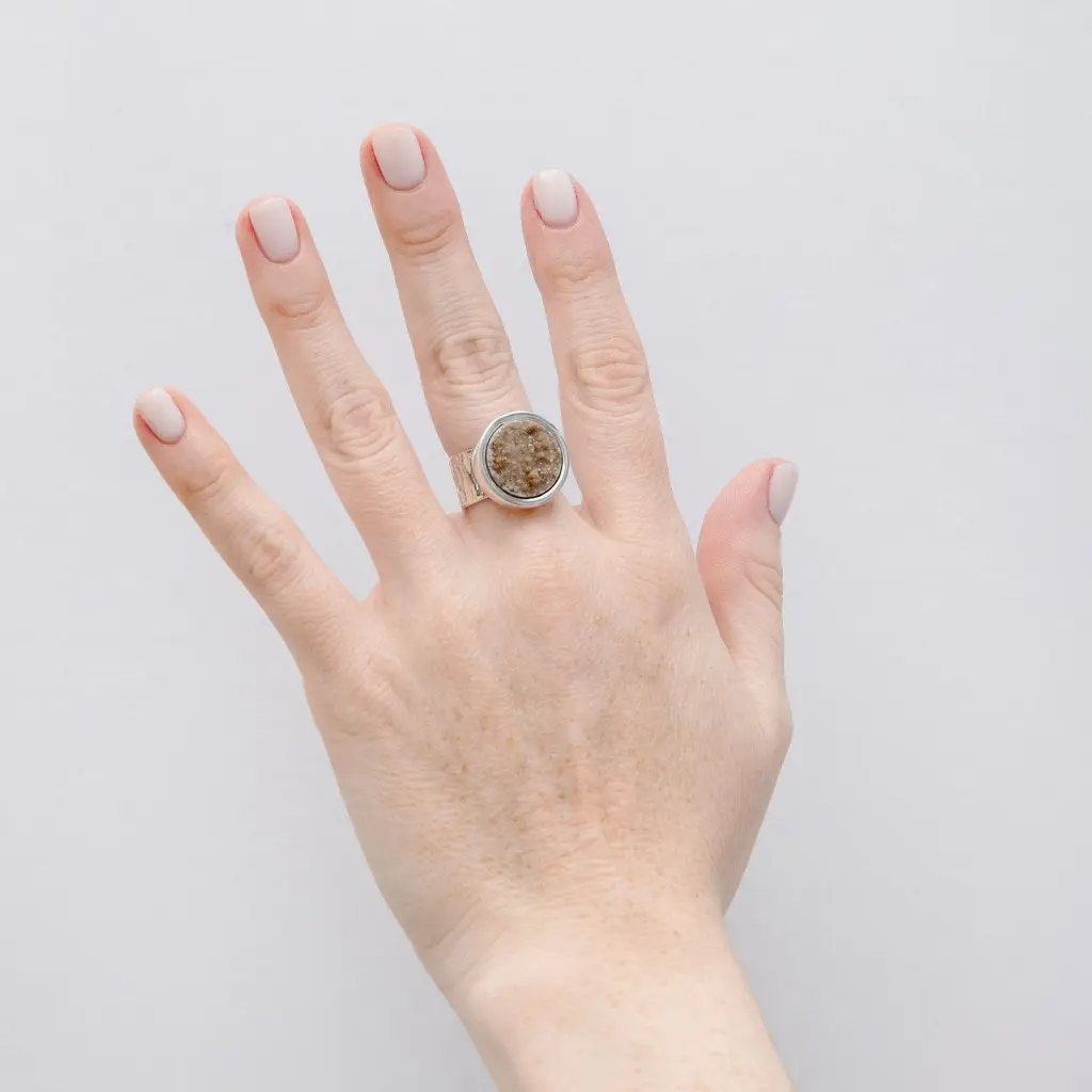 anillo-drusa-cafe.webp