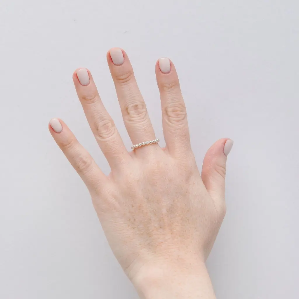 anillo-bolitas-minimal-plata.webp