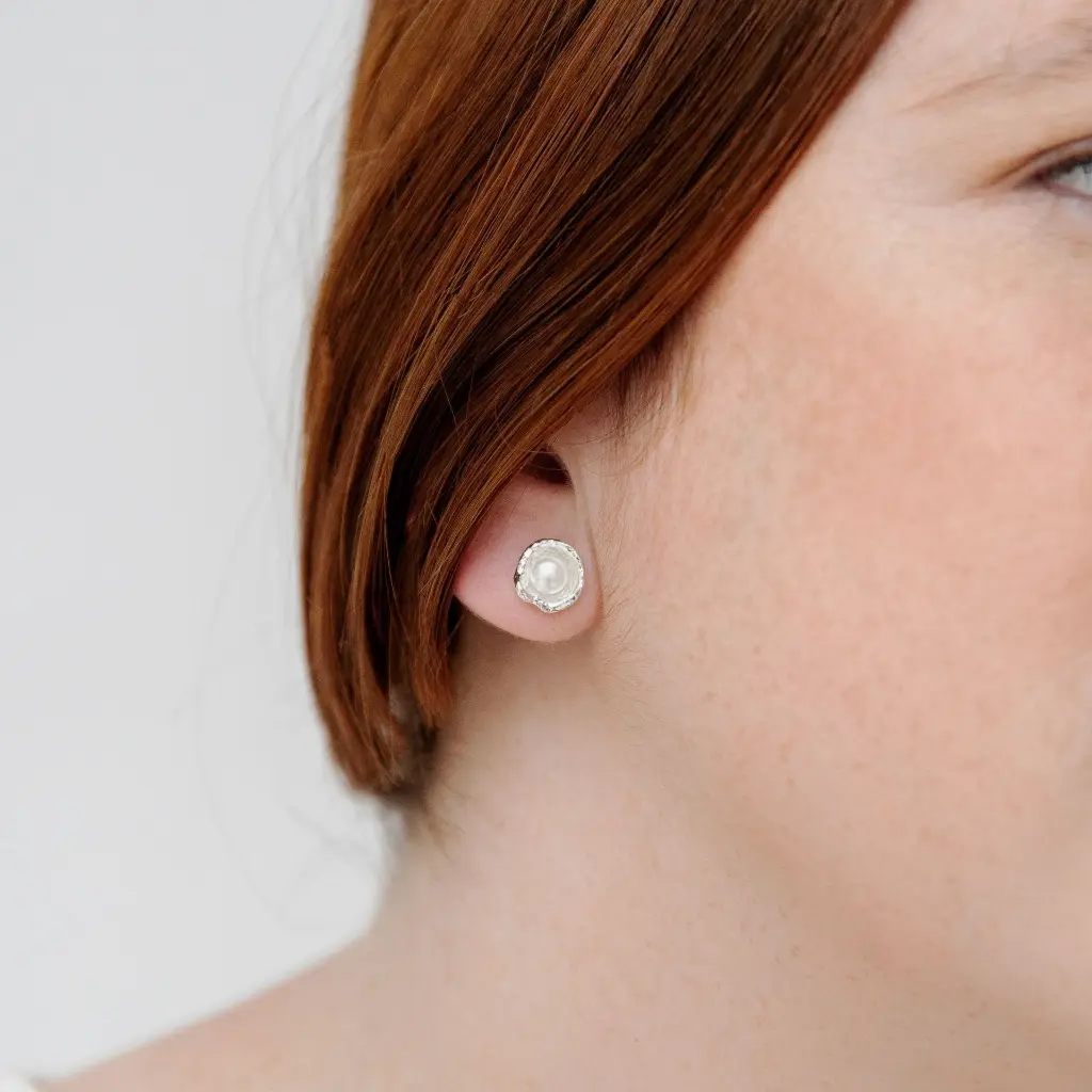 aretes-guacal-perla-pequenos-en-plata.webp