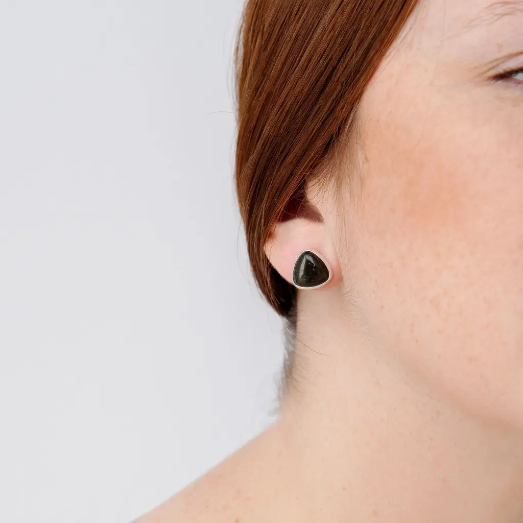 aretes-triangulares-obsidiana.webp
