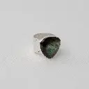 anillo-labradorita-triangular-plata.webp