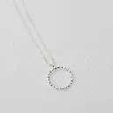 dije-plata-circular-bolitas.webp