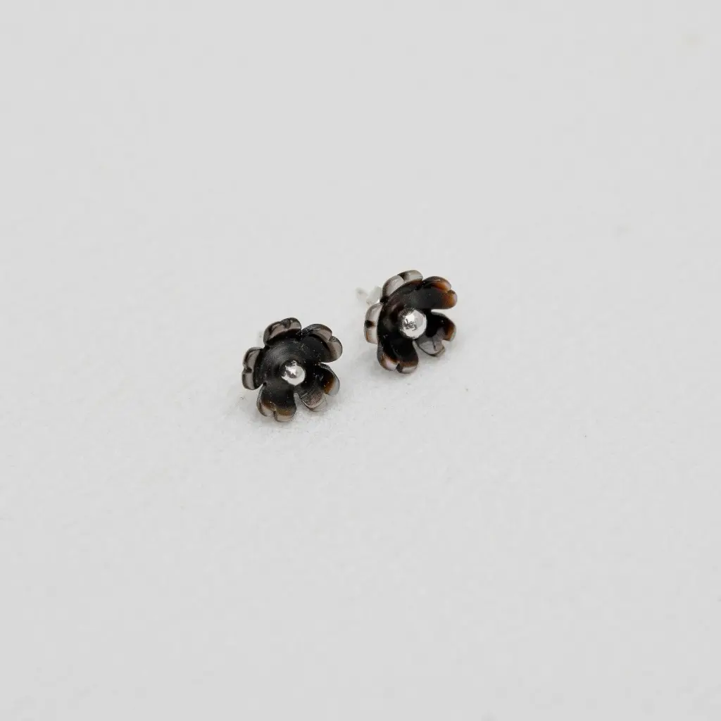 aretes-concha-mpt-flor.webp