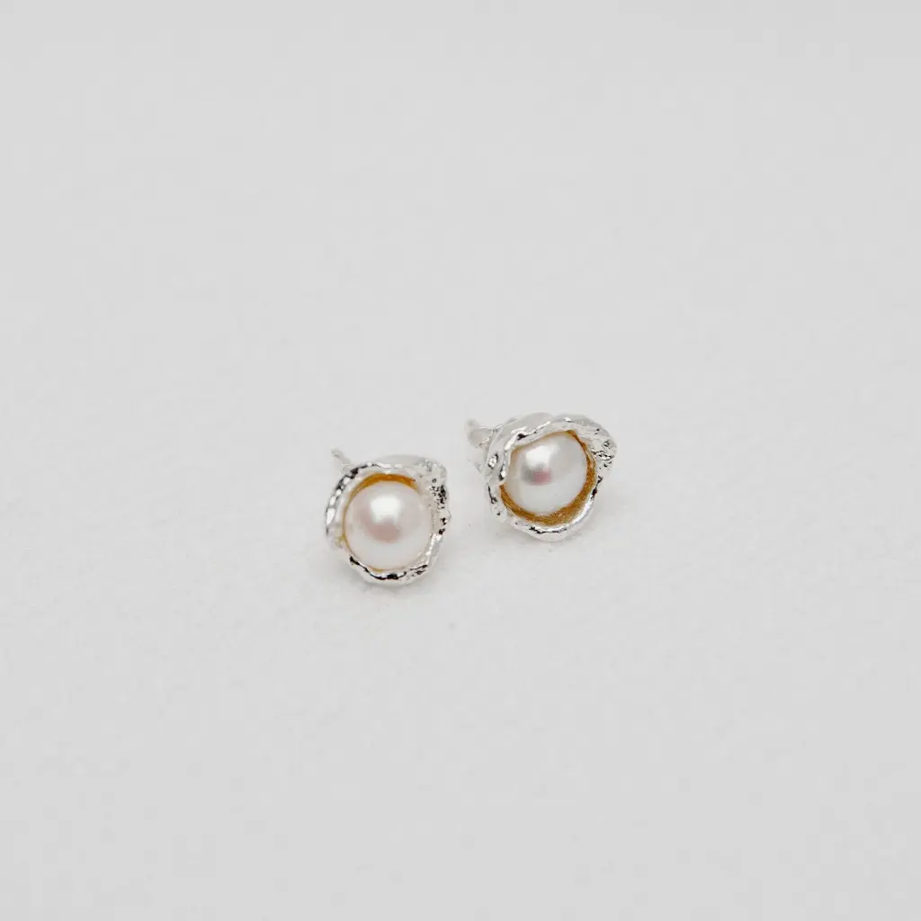 aretes_medianos_perla_plata.webp