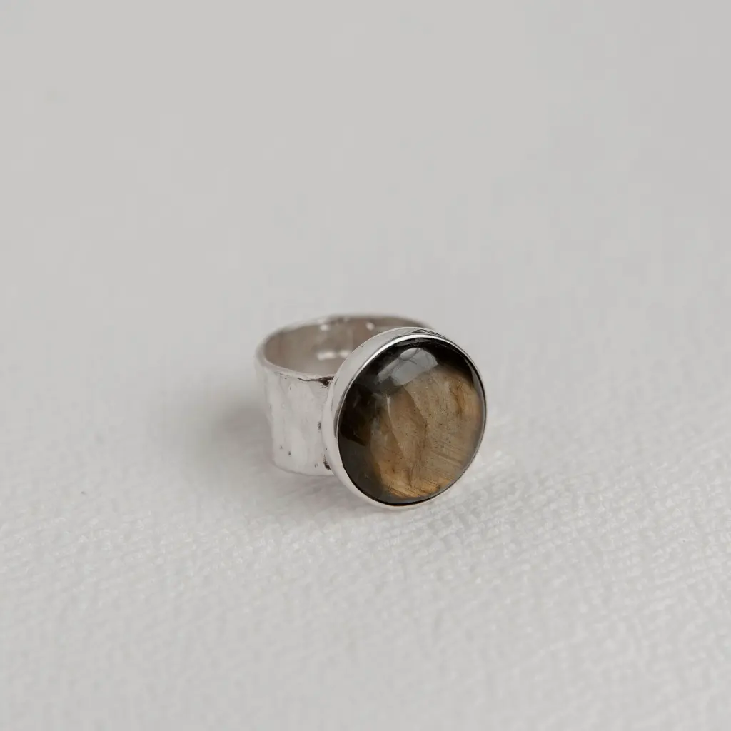 anillo-labradorita-verde-circular-grande-plata.jpg.webp