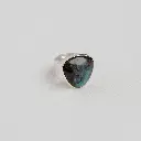 anillo-labradorita-celeste-triangular-grande-en-plata.jpg.webp