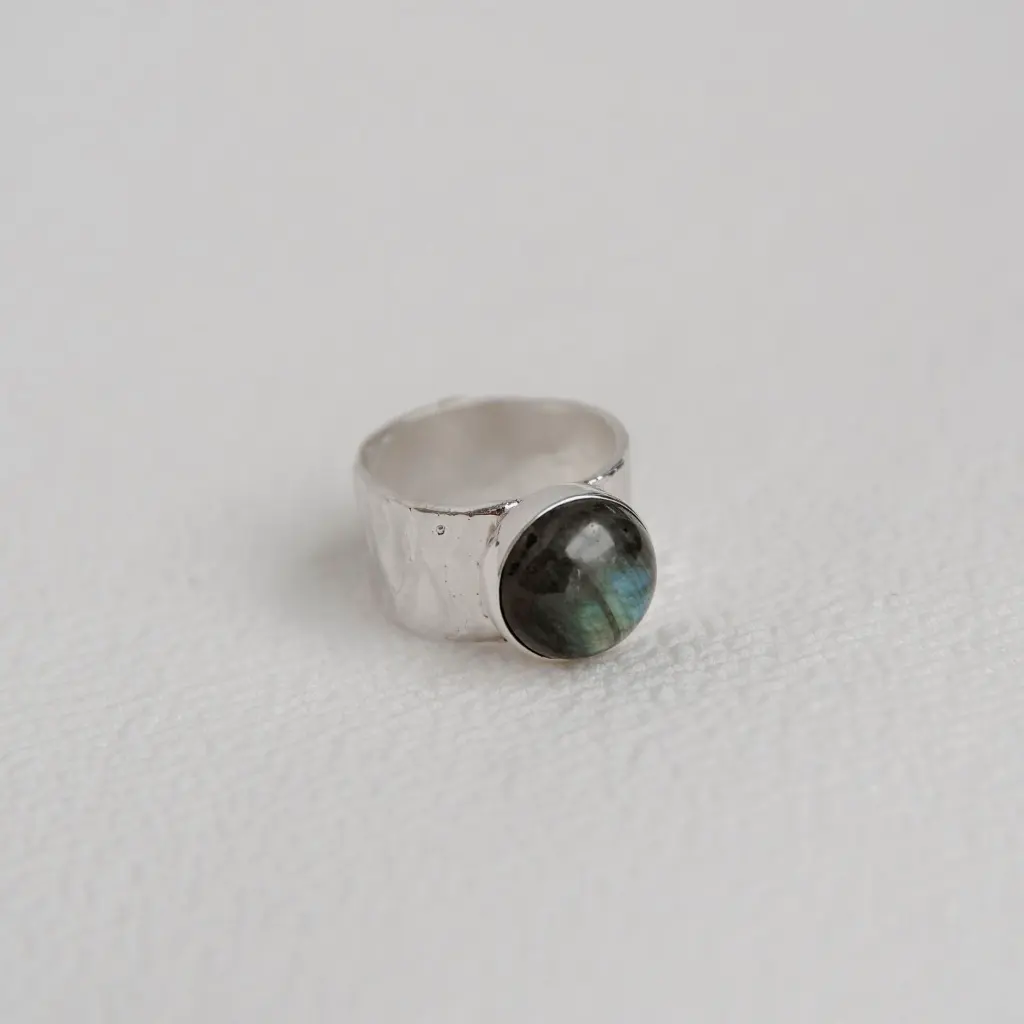 anillo-labradorita-verde.webp