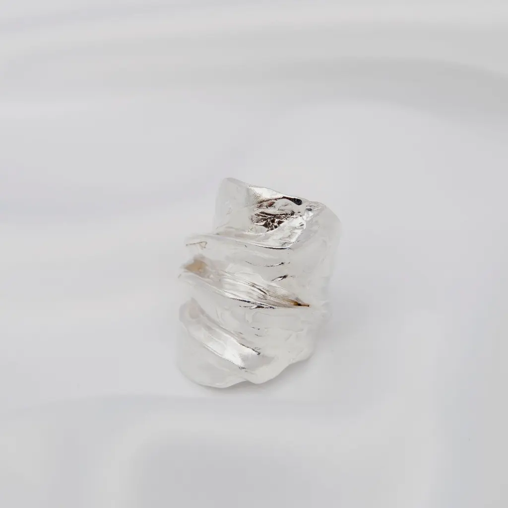 anillo-gigante-en-plata.webp