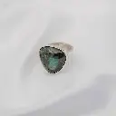 anillo-labradorita-celeste-triangular.webp