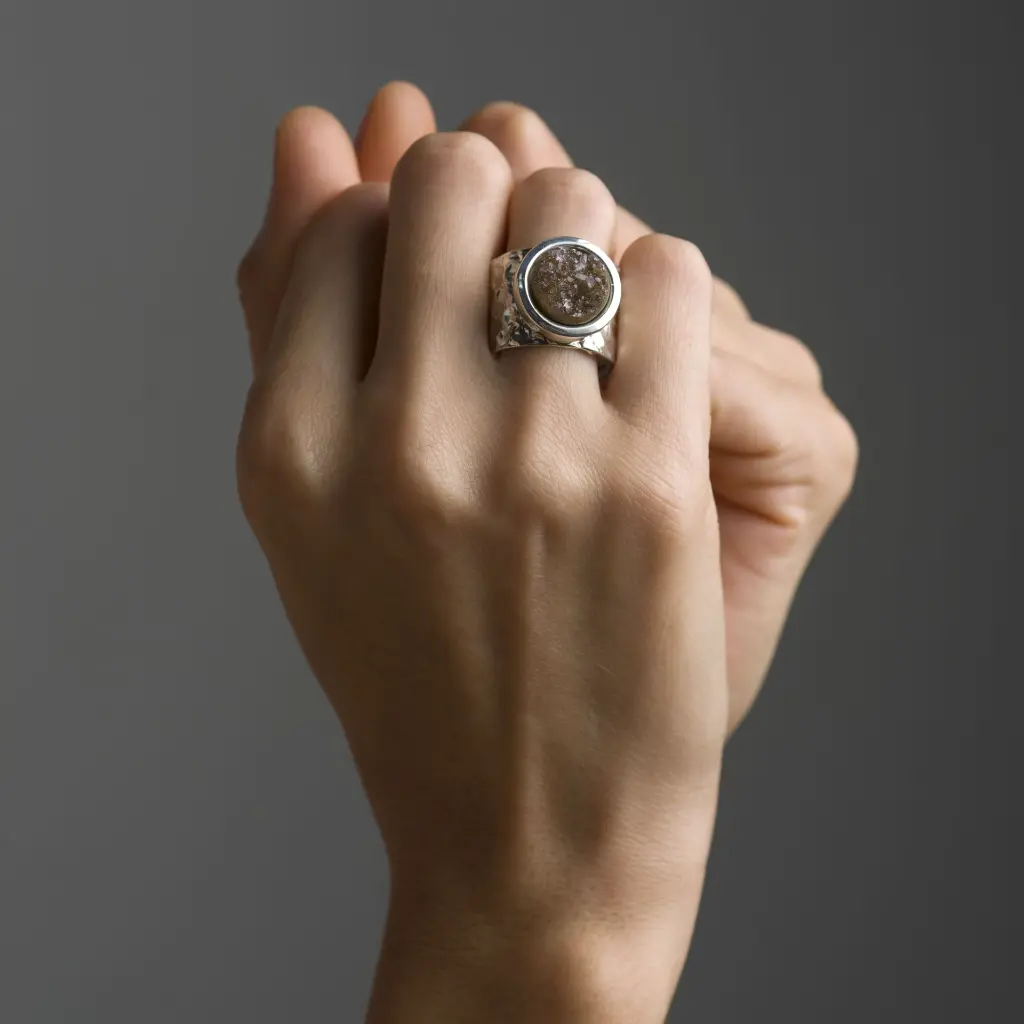 anillo-drusa-cafe.webp