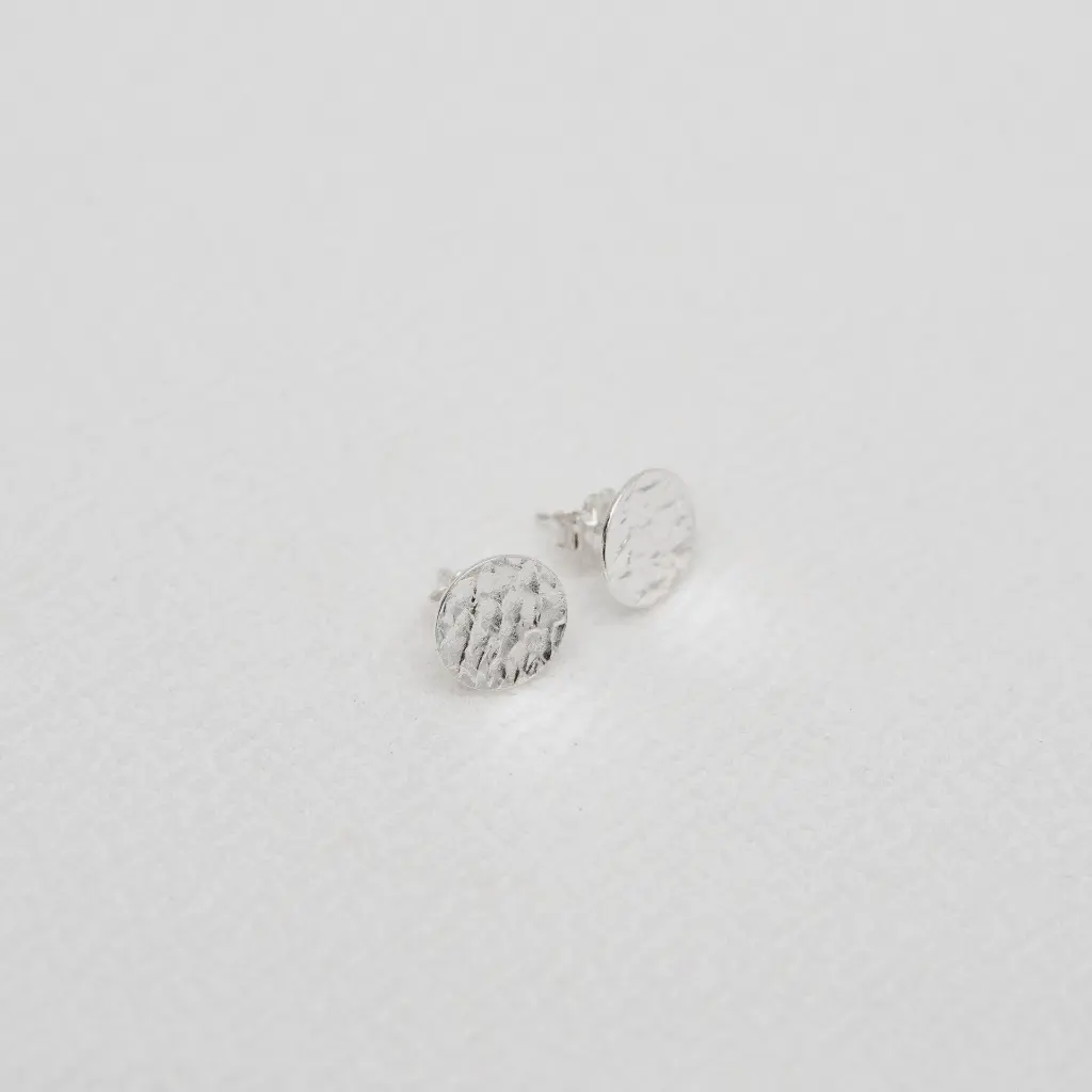 aretes_criculo_martillados.webp