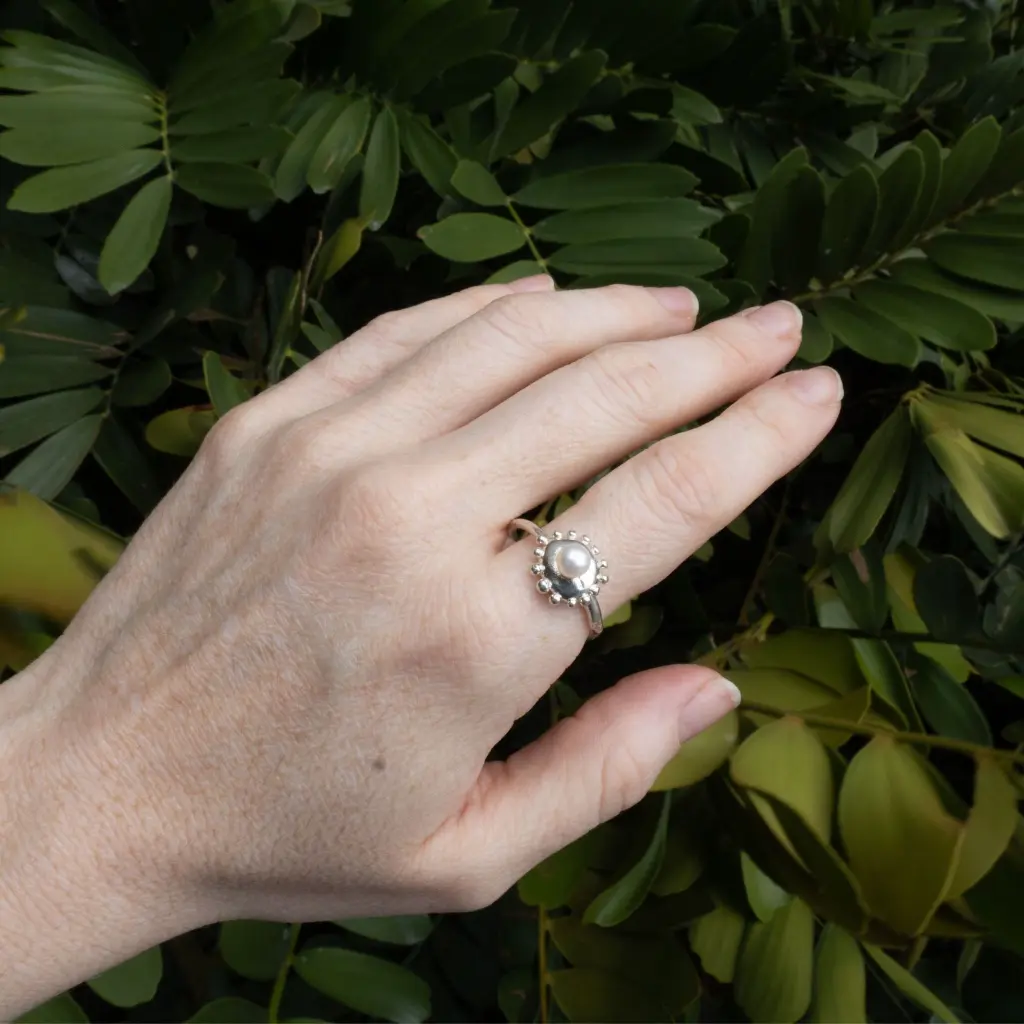 anillo-bolitas-perla.webp