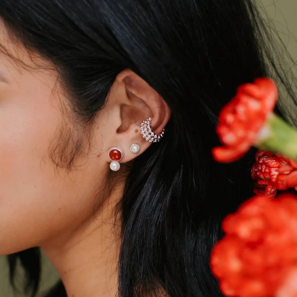 aretes_piedra_roja_en_plata.webp