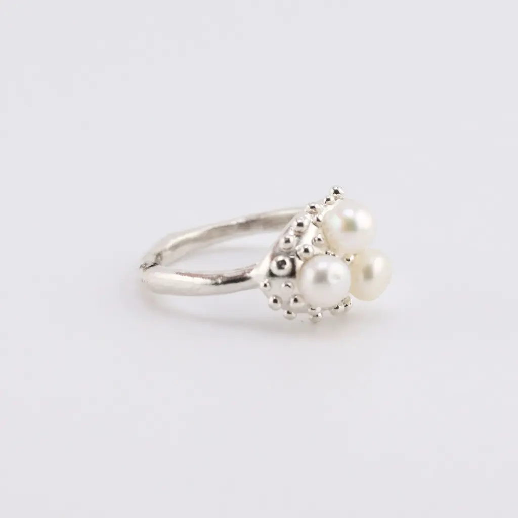 anillo_perlas_con_plata.webp