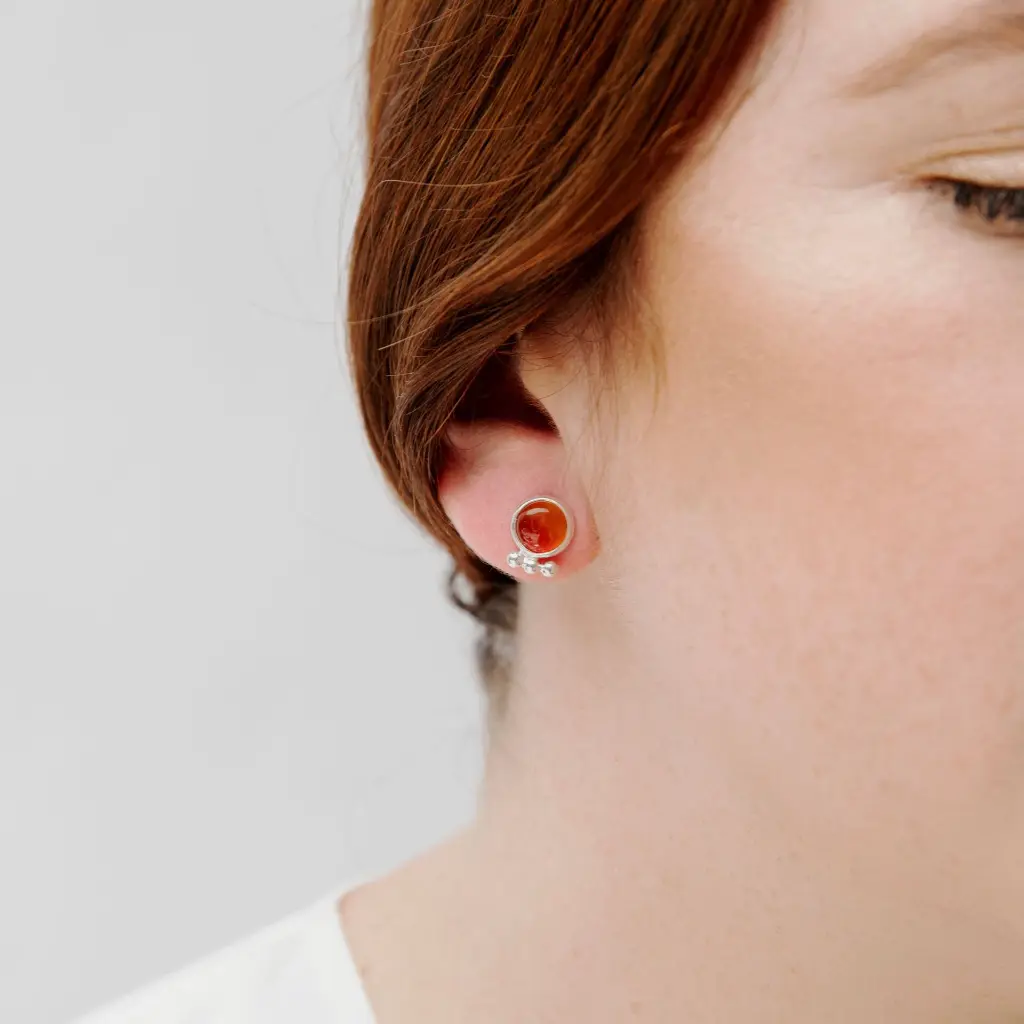 aretes_rojos_pequeños.webp