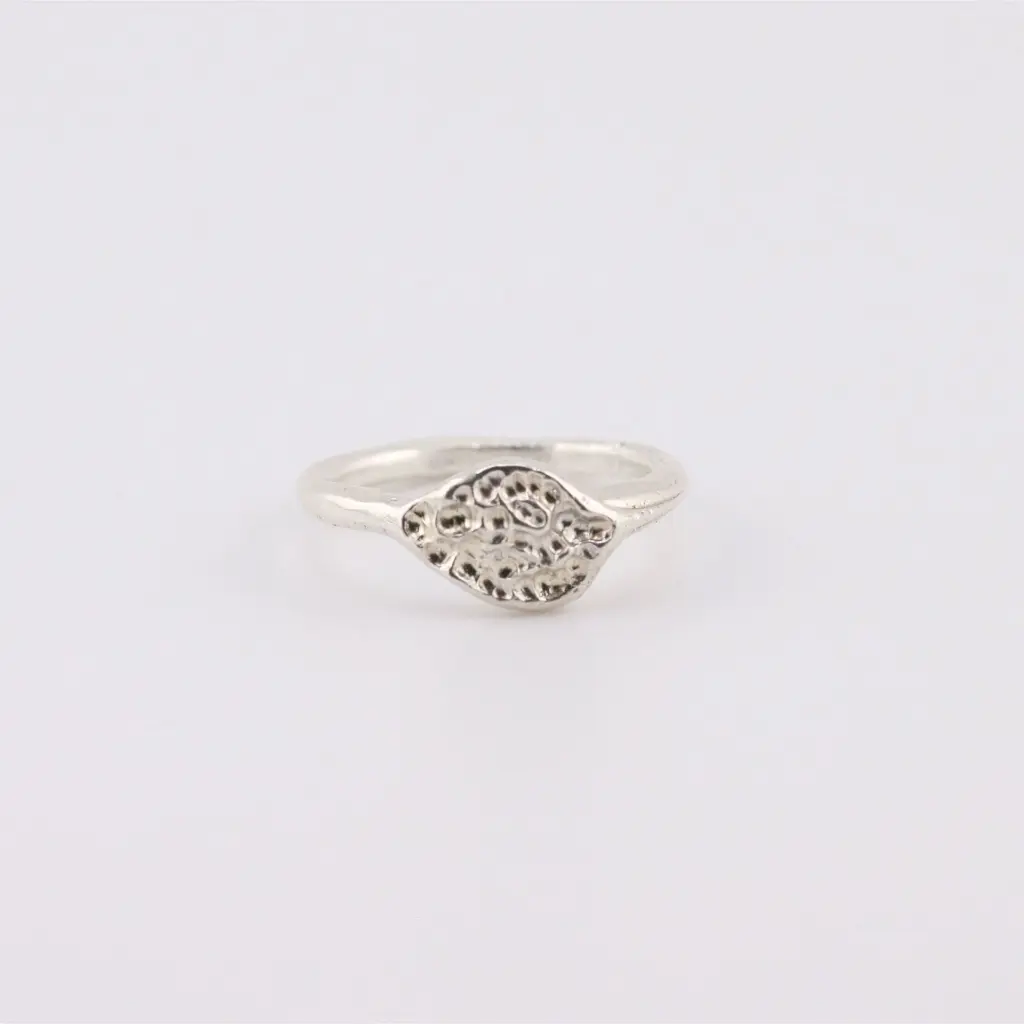 anillo_minimal_en_plata.webp