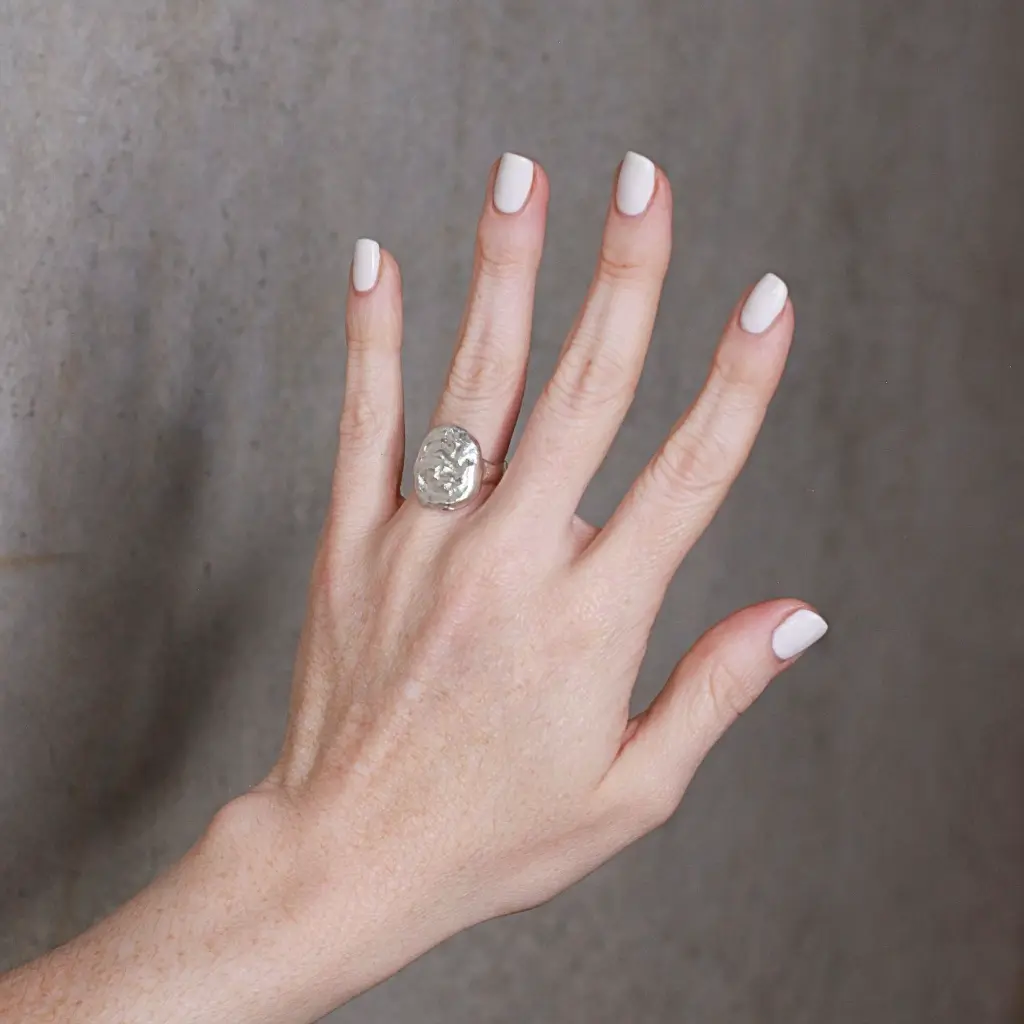 anillo_en_plata_925_con_texturas.webp
