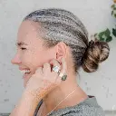 anillo_ancho_texturado_en_plata.webp