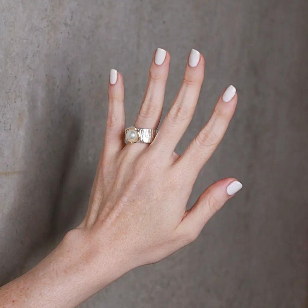 anillo_grande_perla_plata.webp