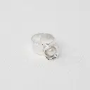 anillo_banda_plata_perla.webp