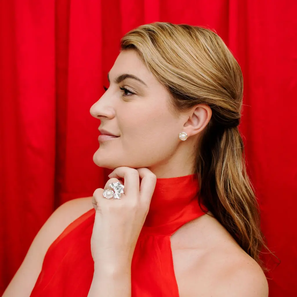 anillo_elegante_perla_plata.webp