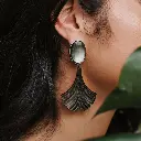 aretes_negros_tropicales.webp
