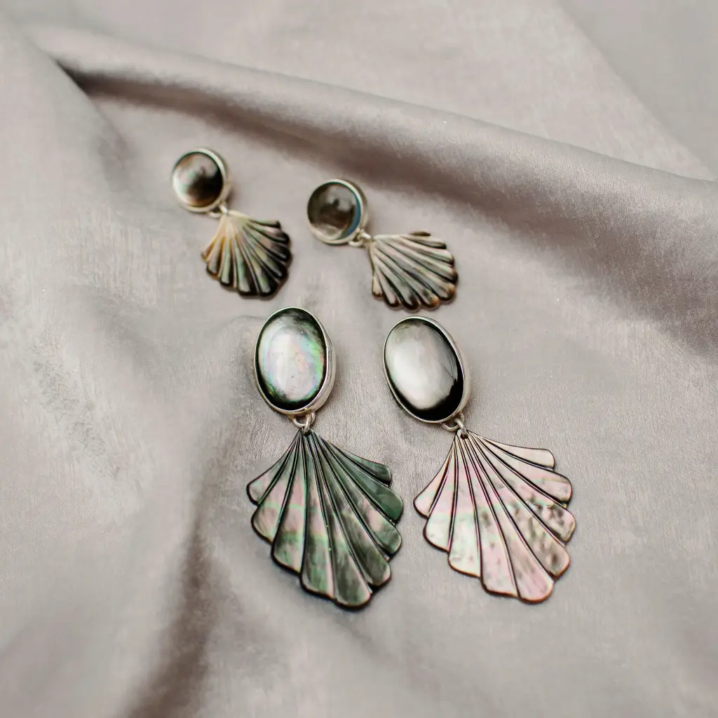 aretes_negros.webp