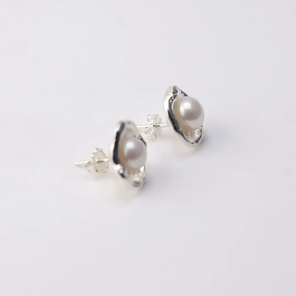 aretes_guacal_perla_blanca.webp
