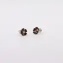 aretes_flor_pequeños_madre_perla.webp