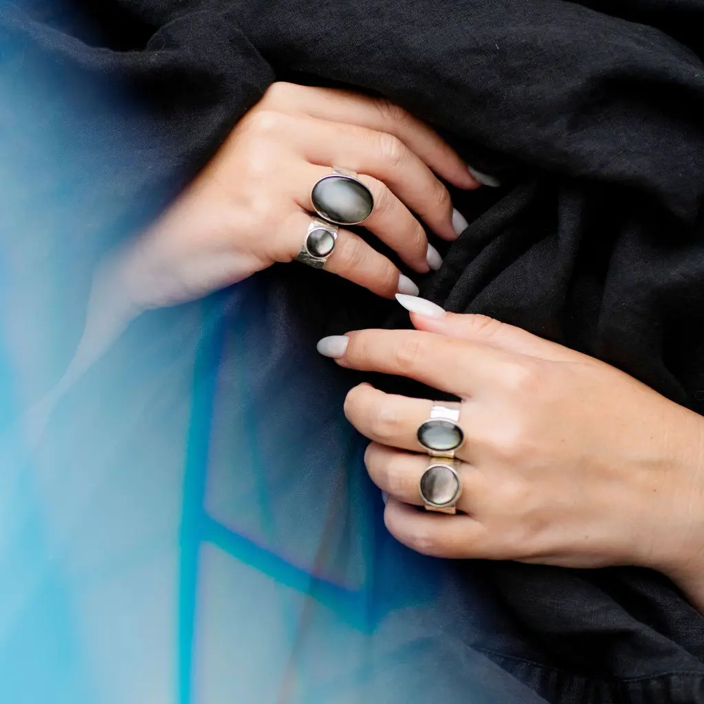 anillos_plata_madre_perla_tahiti.webp