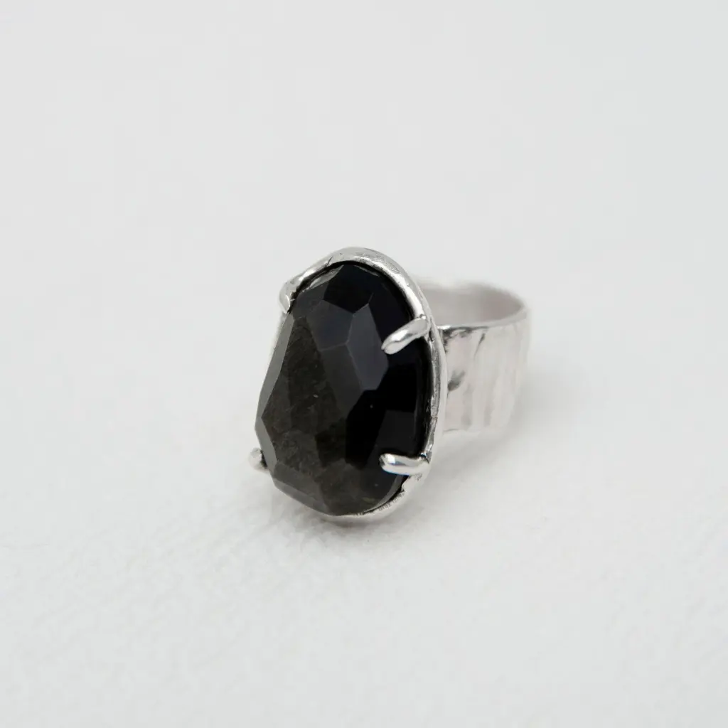 anillo_piedra_facetada_grande.webp
