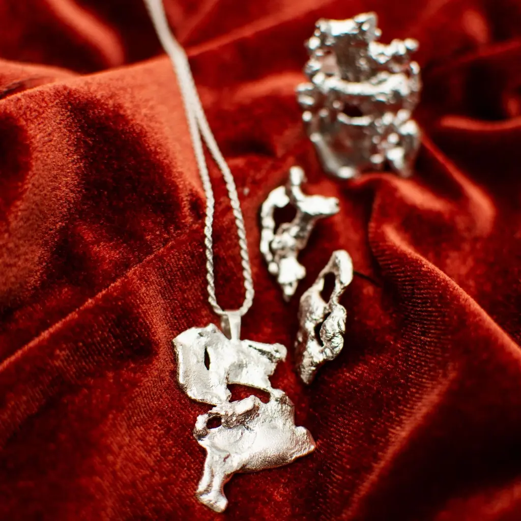 organic-shape-silver-jewelry.webp