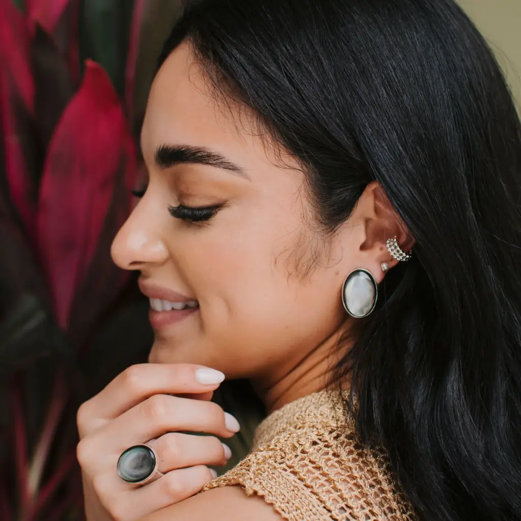 Anillo Banda Delgada Piedra Oval Grande