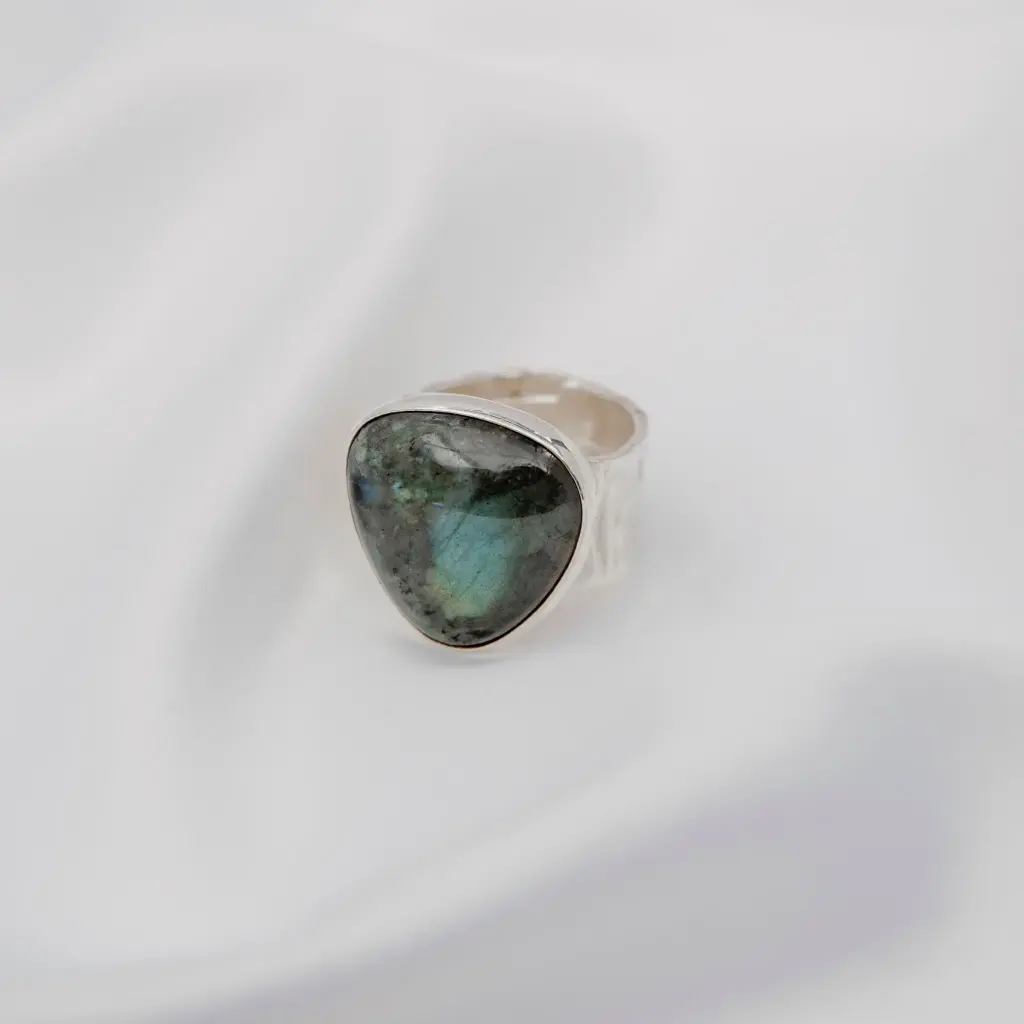 Anillo Banda Delgada Piedra Triangular Grande