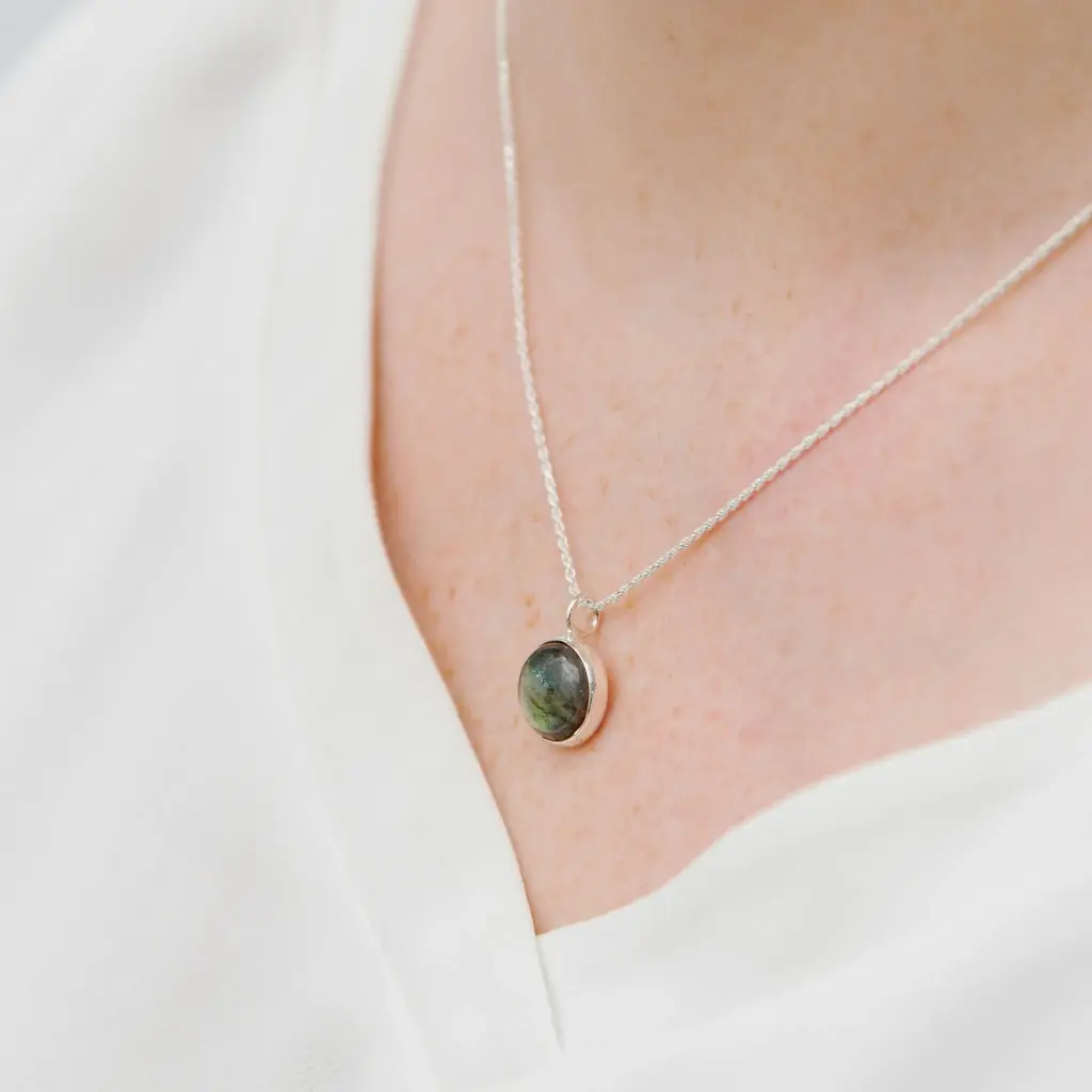 Dije Piedra Circular Pequeña