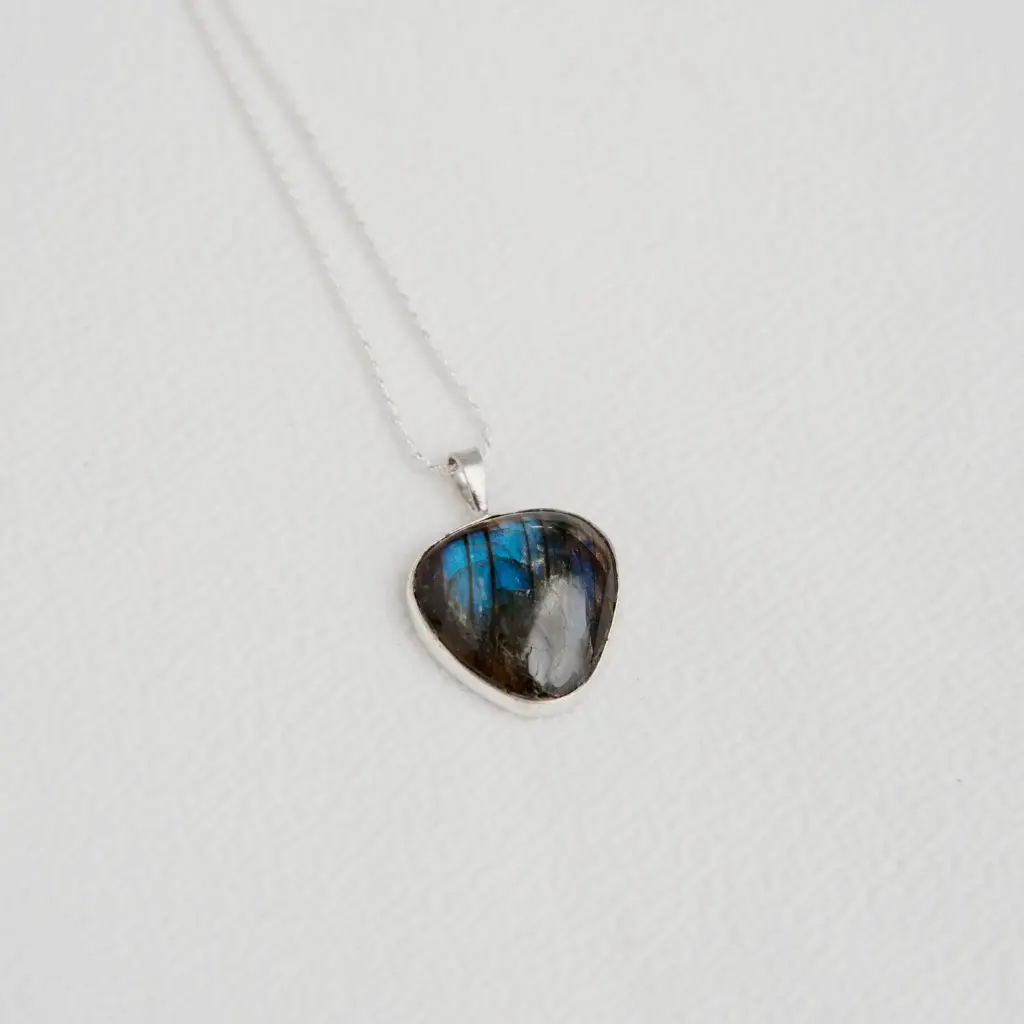 Dije Piedra Triangular Mediana