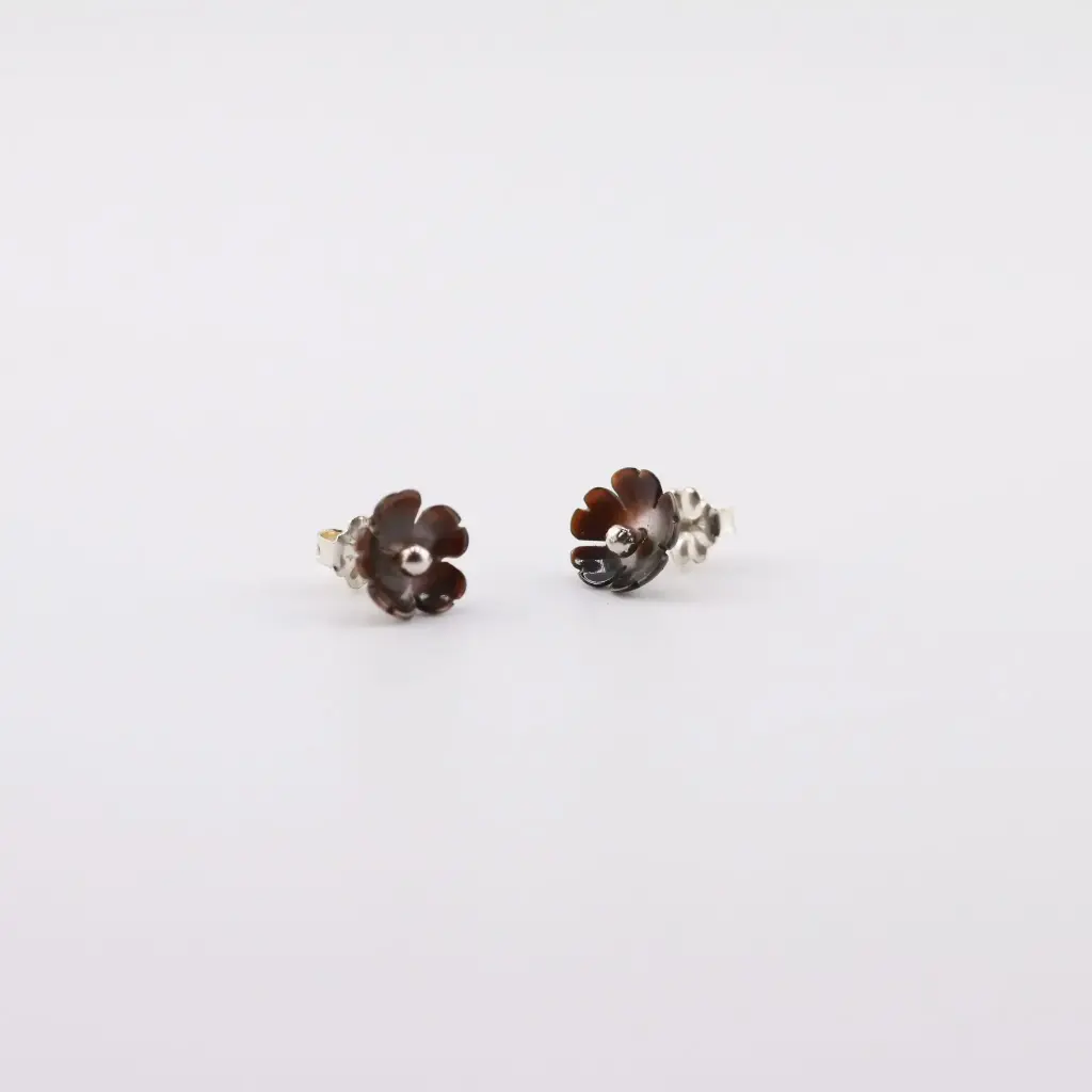 Aretes Concha Flor Pequeña