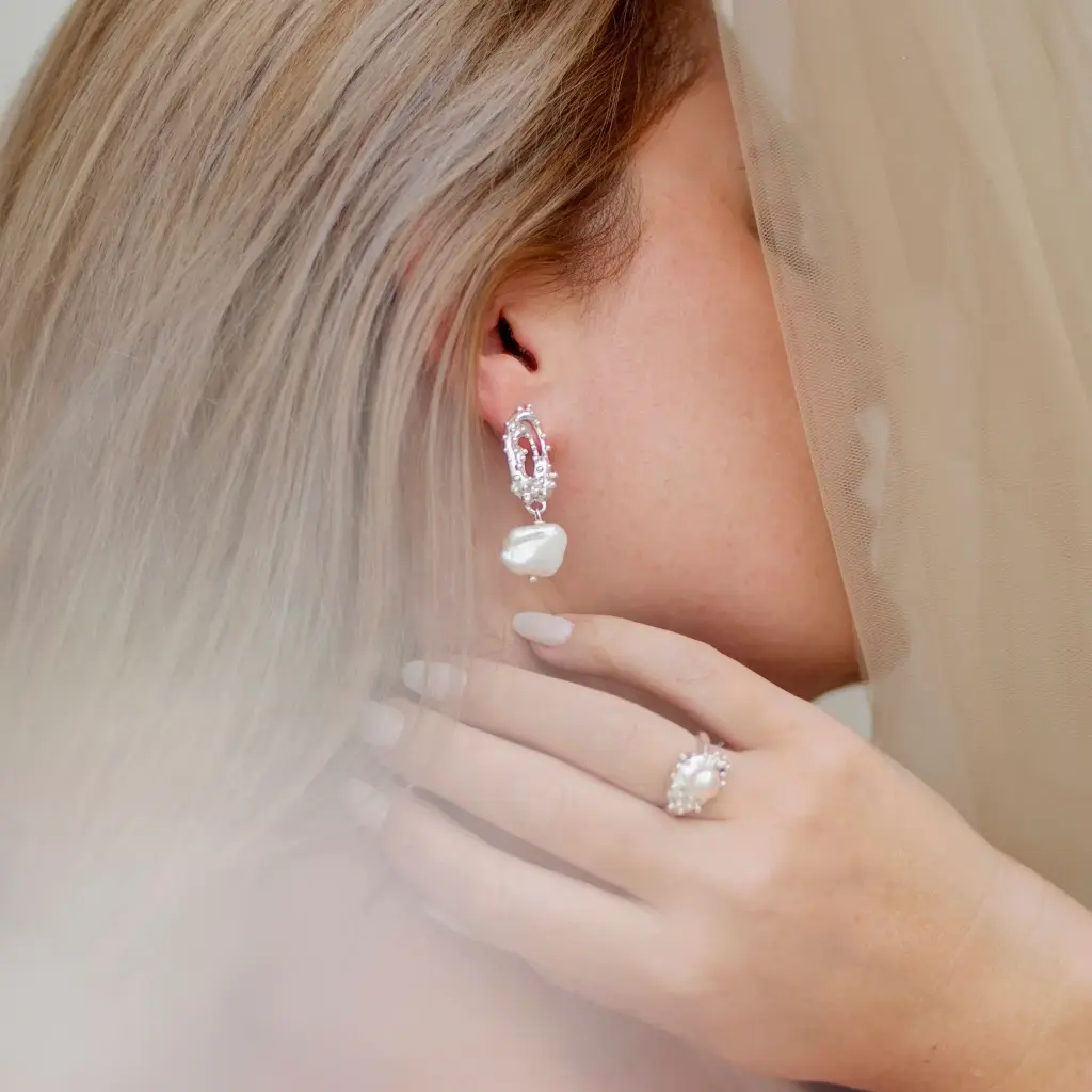 Anillo Granulado con Perla