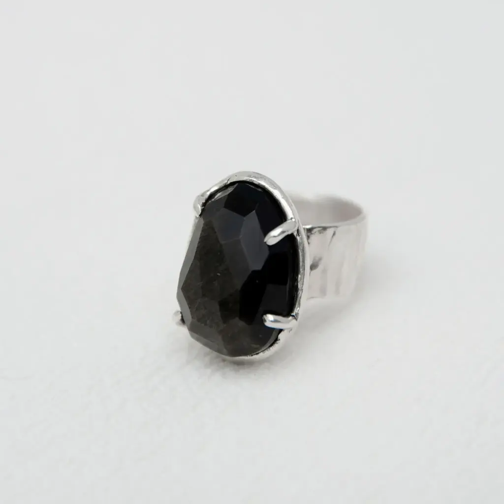 Anillo Banda Delgada Piedra Facetada Grande