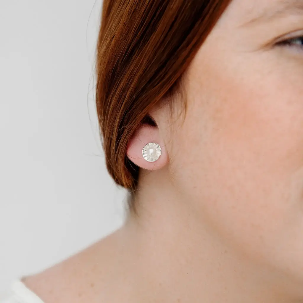 Aretes Flor Perla Pequeños