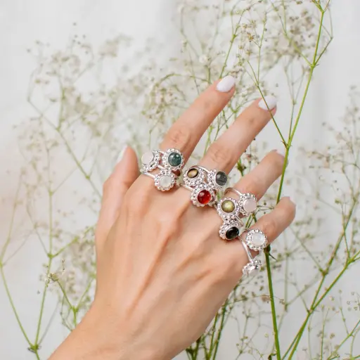 Anillo Flor Bolitas con Piedra