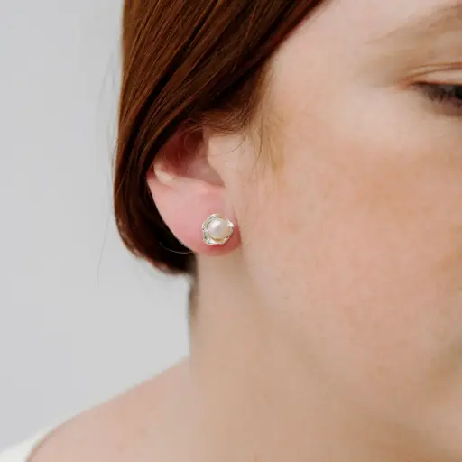 [004296] Aretes Guacal Perla Medianos