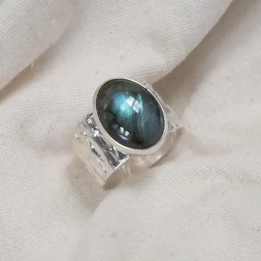 Anillo Banda Delgada Piedra Oval Mediana