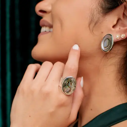 Anillo Banda Delgada Piedra Oval Grande