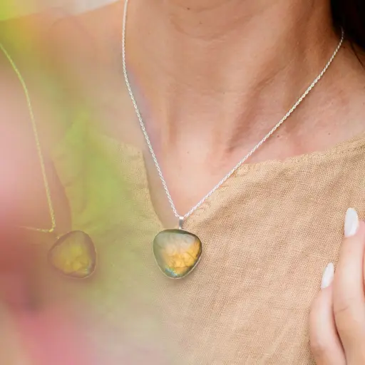 Dije Piedra Triangular Grande