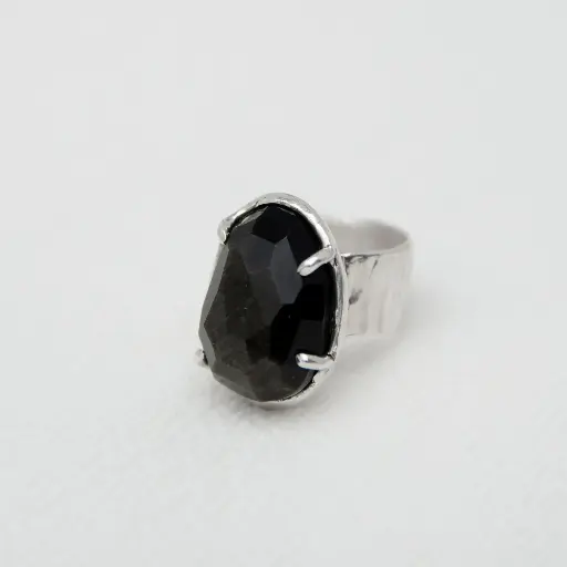 Anillo Banda Delgada Piedra Facetada Grande